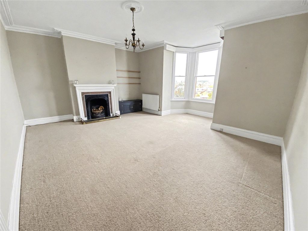 Property photo 2 of 17 Sitting Room