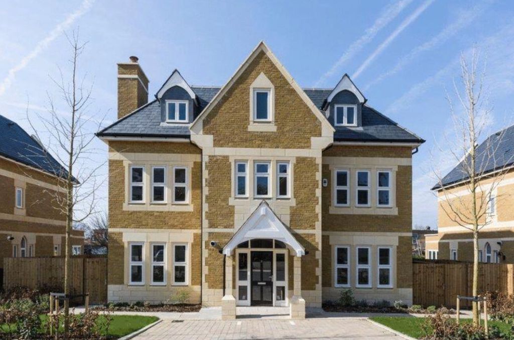 Property photo 1 of 31