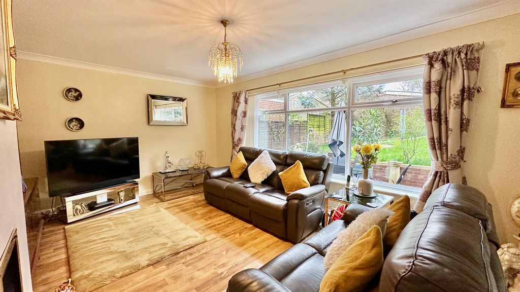 Property photo 2 of 34