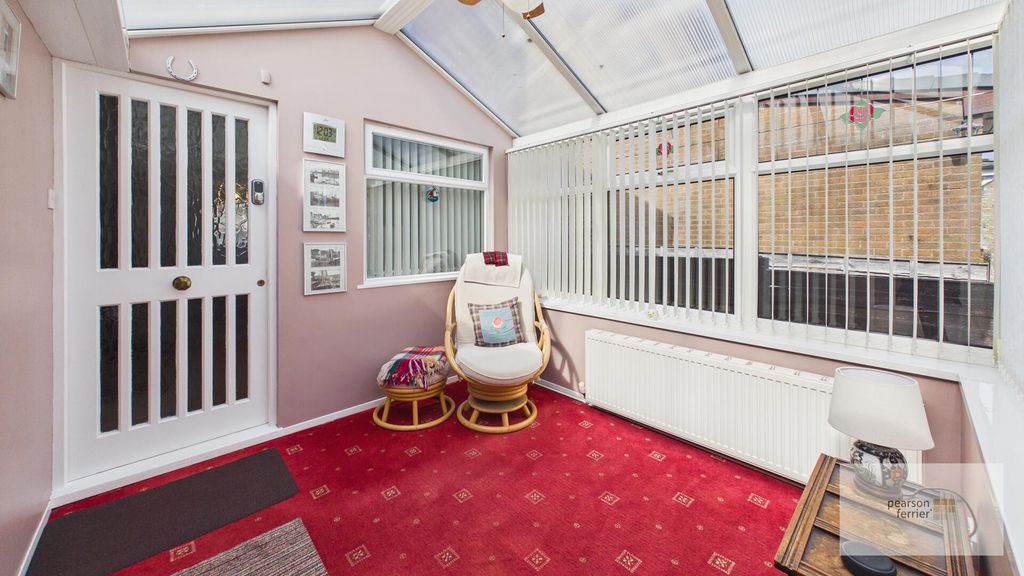 Property photo 2 of 18 Conservatory