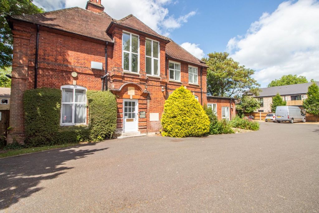 Property photo 1 of 8 One Bed Studio To Rent Central - Harvey Goodwin Gardens Cb4