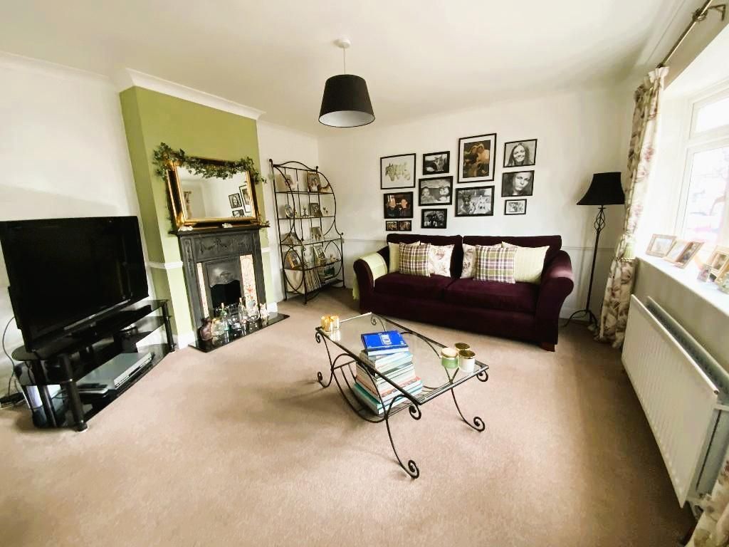 Property photo 2 of 27 Living Room 17' x 13'