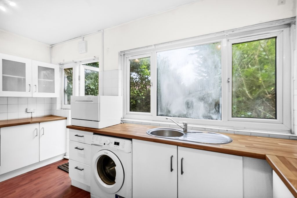 Property photo 3 of 19 Kitchen