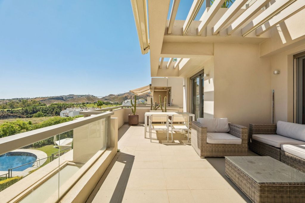 Property photo 2 of 31