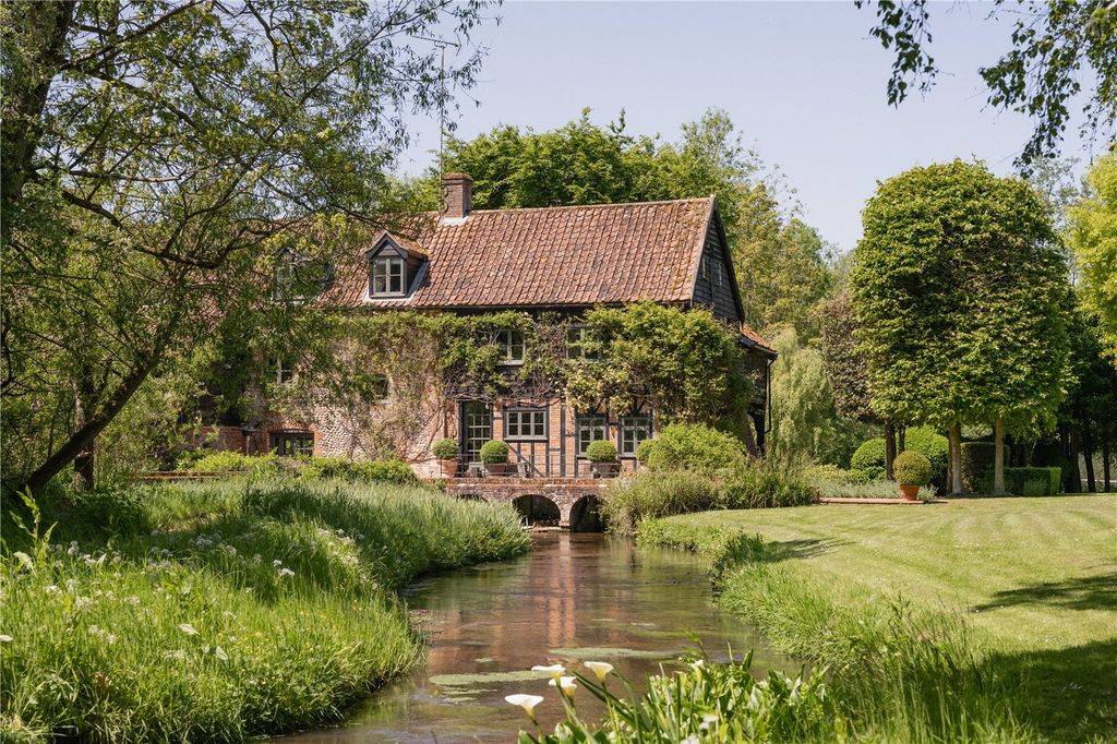 Property photo 1 of 20 Hunworth Mill