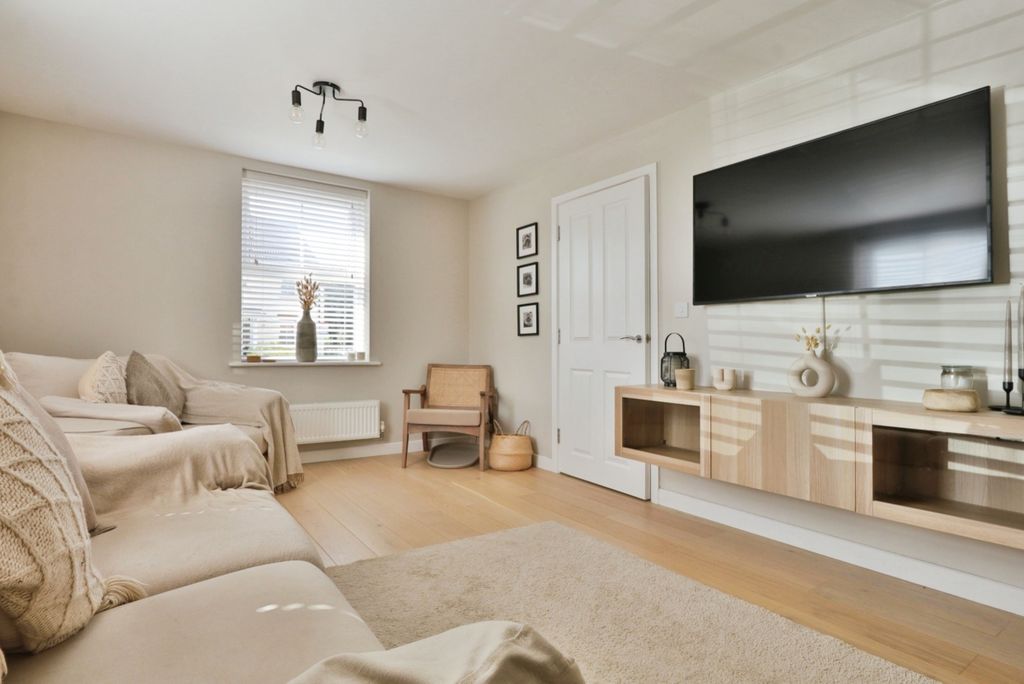 Property photo 3 of 14 4486005