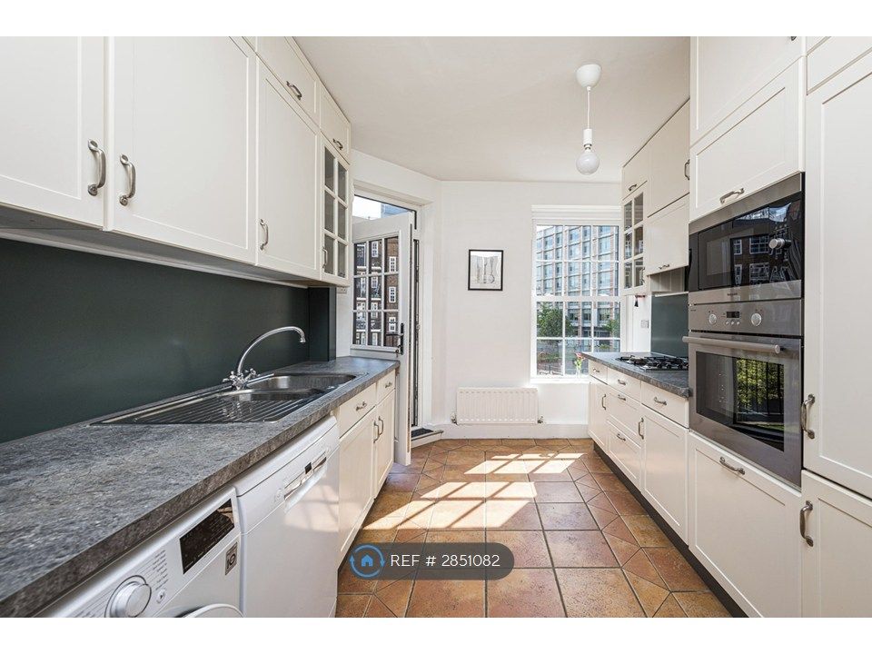 Property photo 3 of 12 South Facing Kitchen