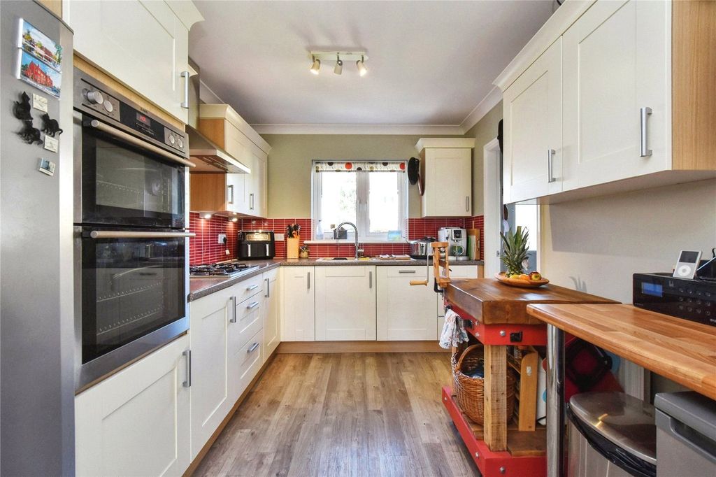 Property photo 2 of 18 Picture No. 10