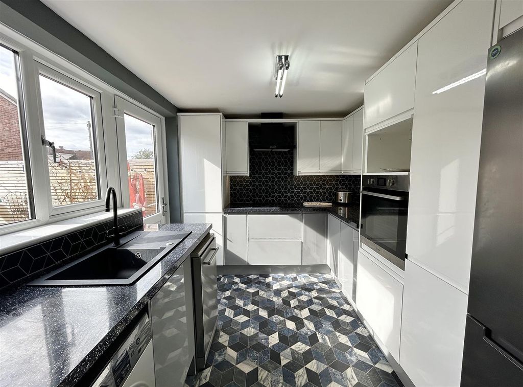 Property photo 2 of 24 Kitchen