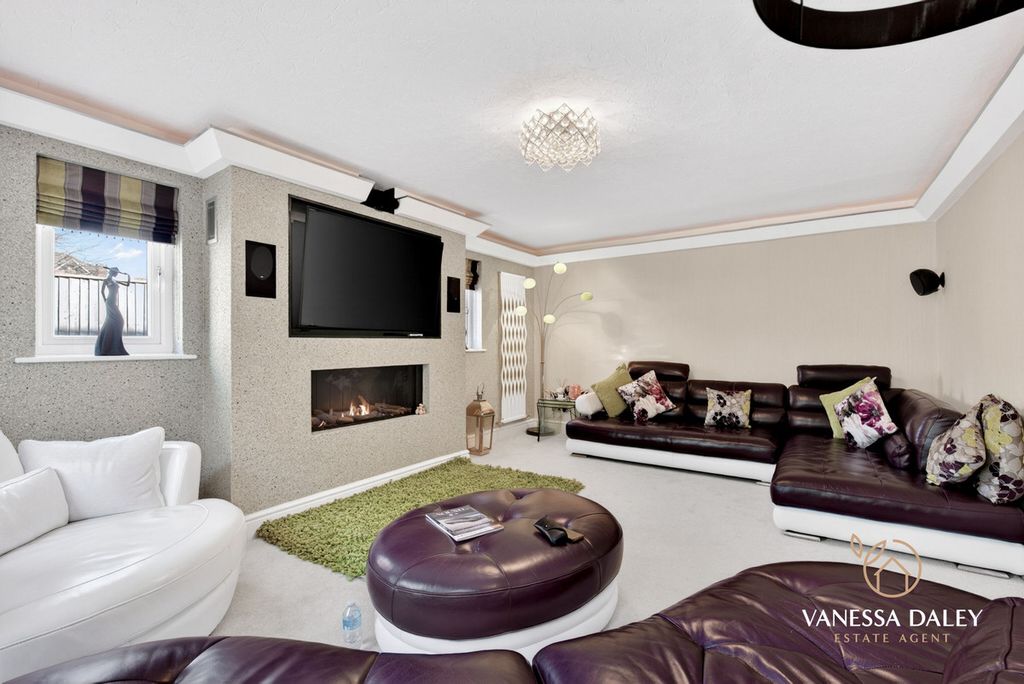 Property photo 2 of 45
