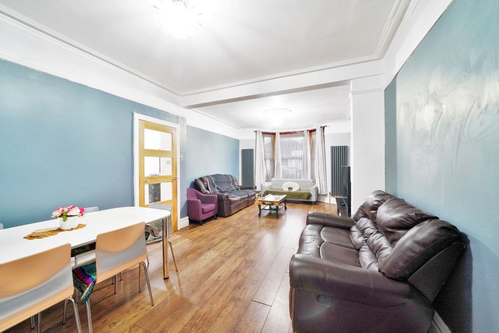 Property photo 3 of 17 4394042