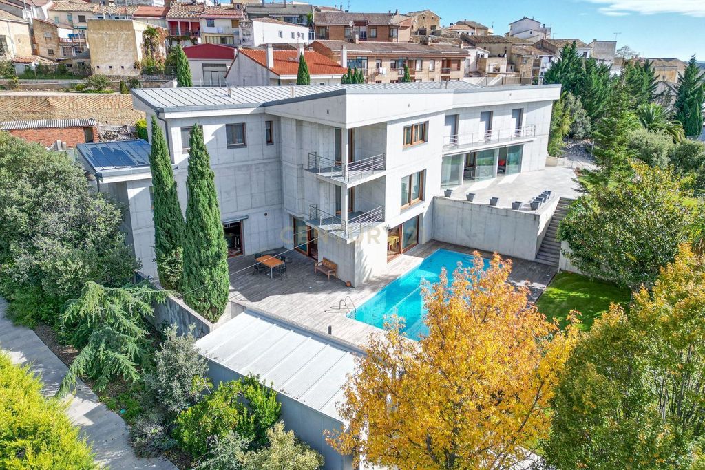 Property photo 2 of 68