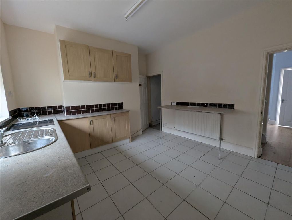 Property photo 3 of 8 Kitchen/Diner