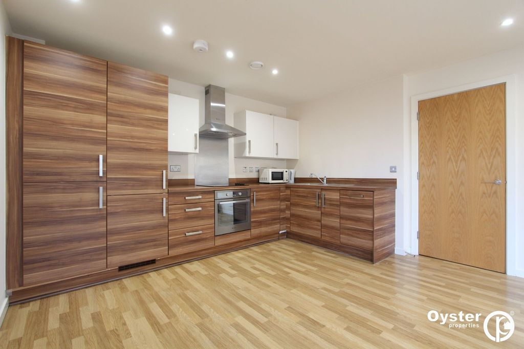 Property photo 3 of 10 Kitchen