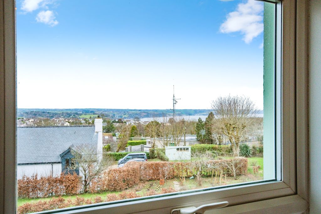 Property photo 3 of 41 Sea View