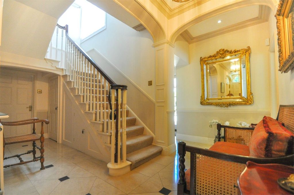 Property photo 2 of 22