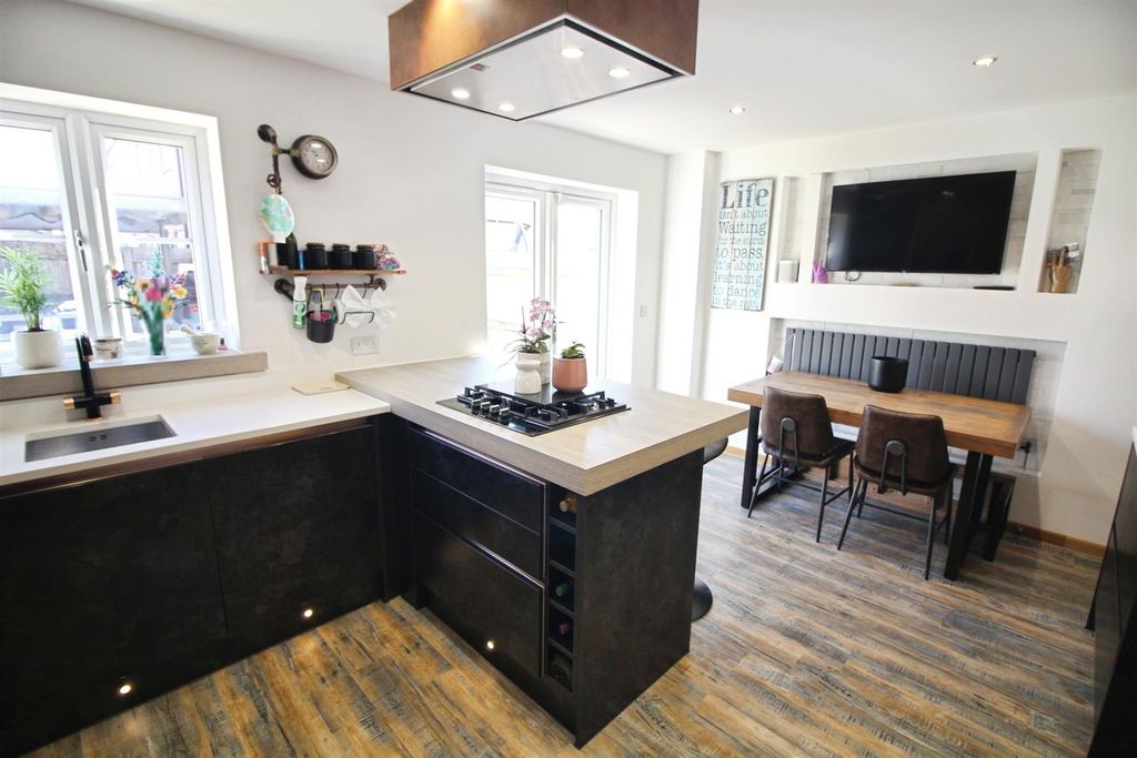 Property photo 2 of 16 Kitchen/Diner