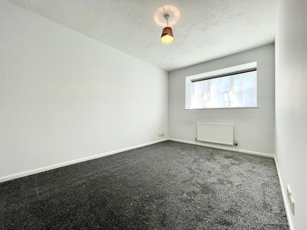 Property photo 2 of 9 Bedroom 1.Jpg