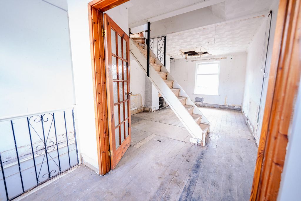 Property photo 3 of 28 Hallway
