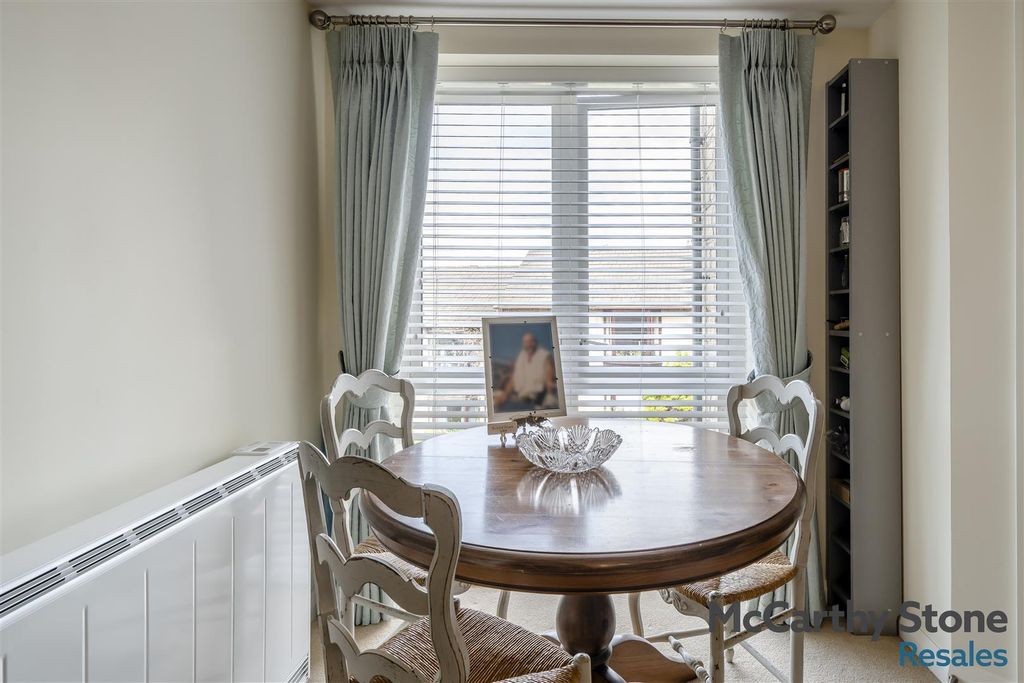 Property photo 3 of 25 8696948-Interior02.Jpg