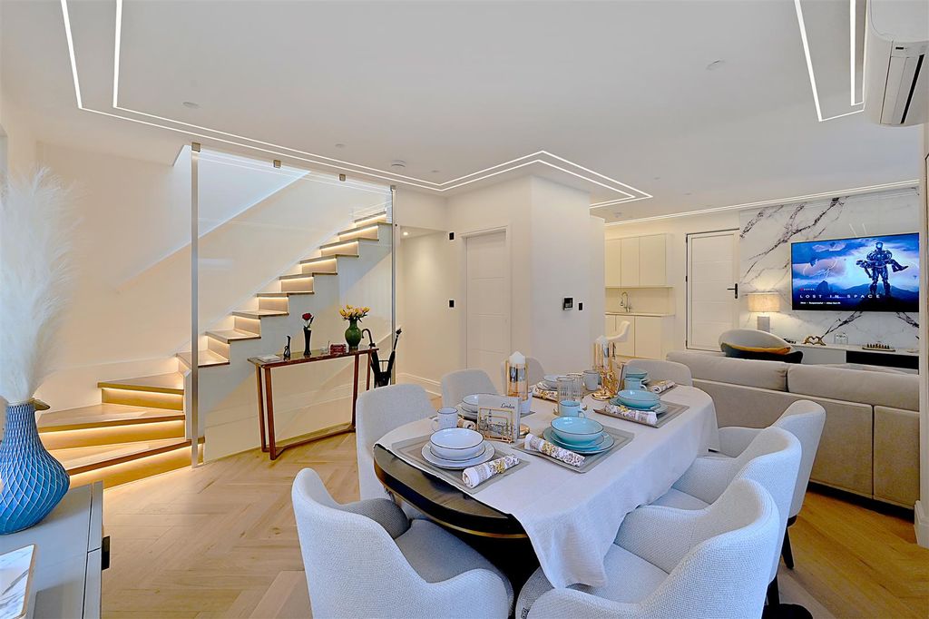 Property photo 2 of 19 41-Priory-Terrace (30).Jpg