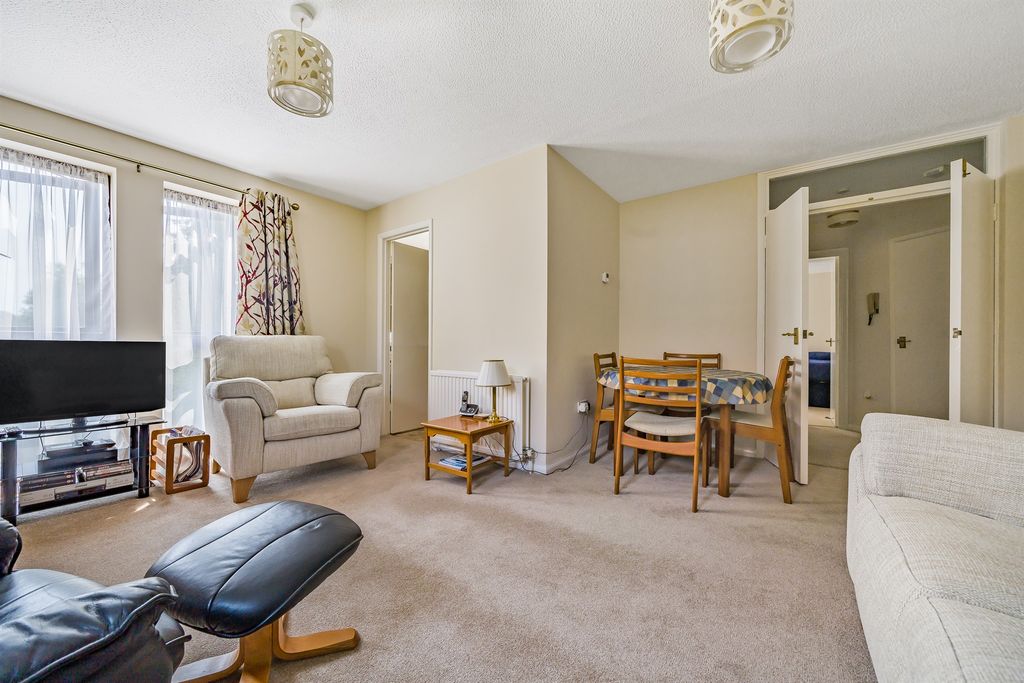 Property photo 2 of 11