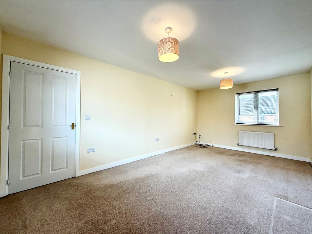 Property photo 3 of 10 Living Dining Room