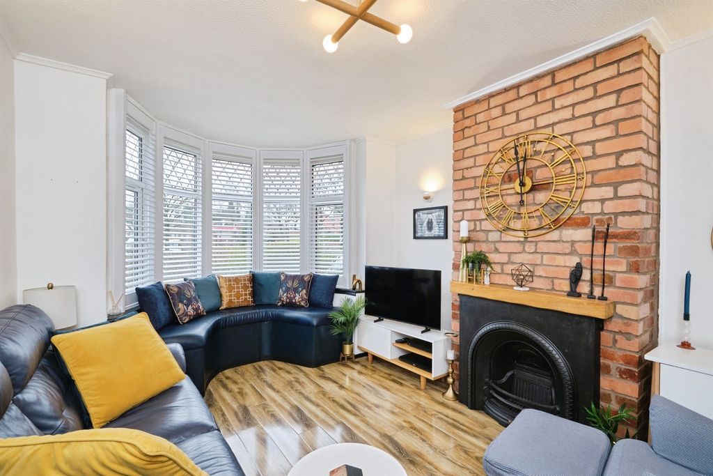 Property photo 2 of 20