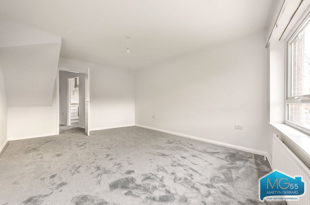 Property photo 3 of 10 Picture No. 02