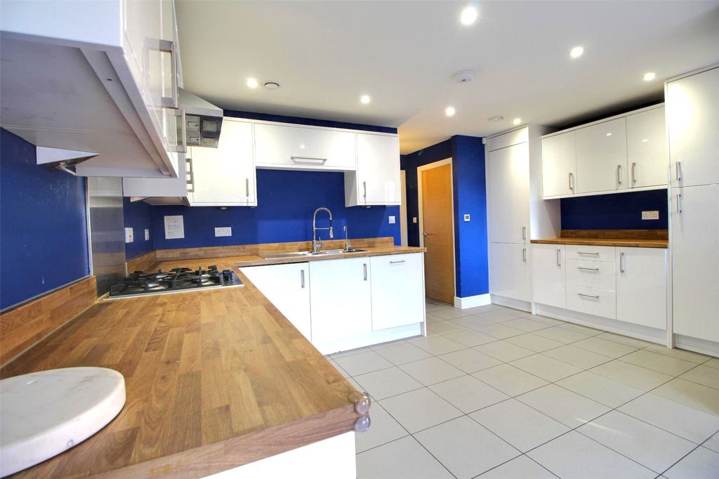 Property photo 2 of 16 Picture No. 13