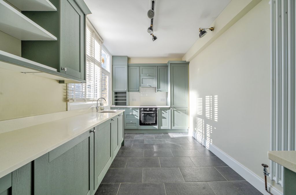 Property photo 3 of 11 1359924-8-68d5079...