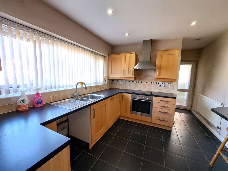 Property photo 2 of 7 Kitchen