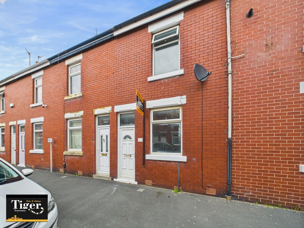 Property photo 1 of 12