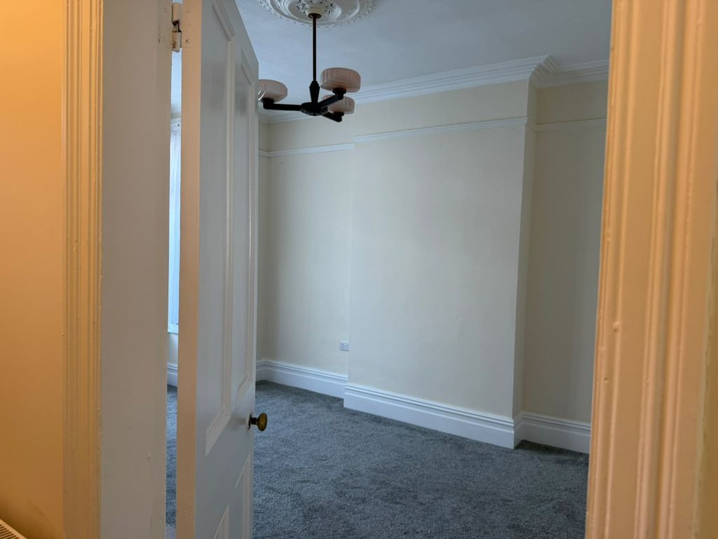 Property photo 3 of 33 Gallery