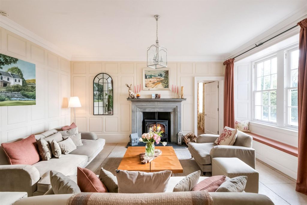 Property photo 3 of 69 Entrance Hall