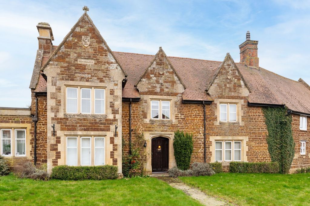 Property photo 1 of 28