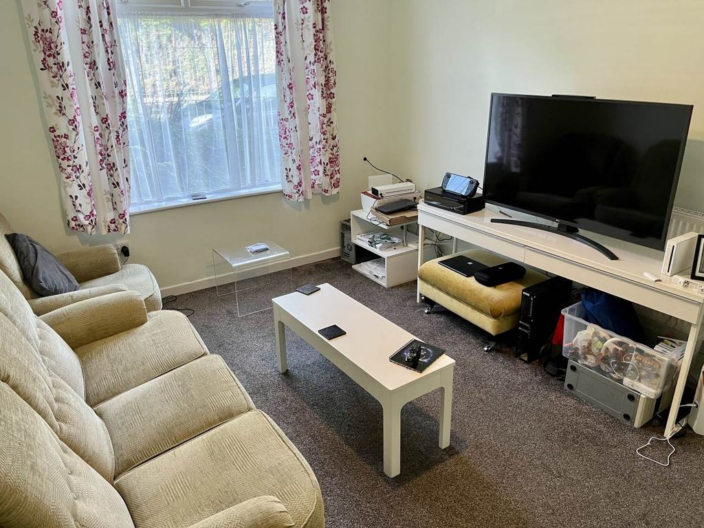 Property photo 1 of 20 Lounge 1