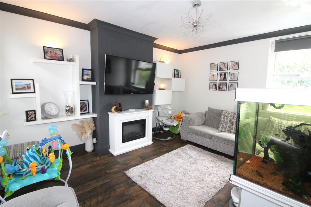 Property photo 2 of 44 Lounge