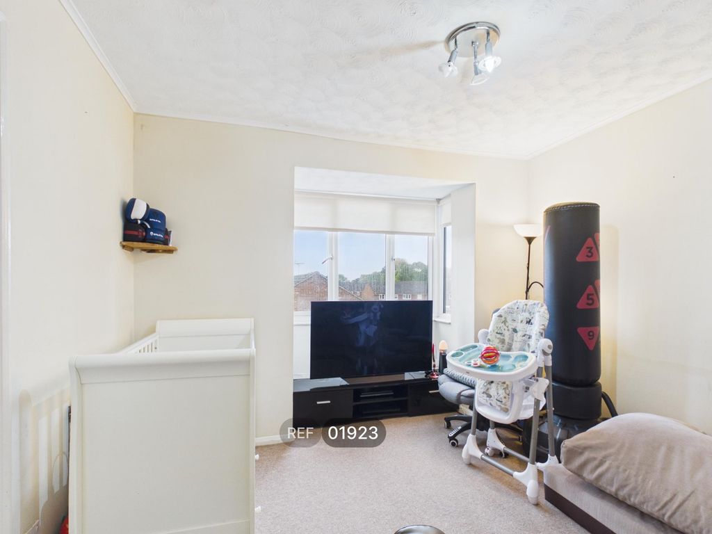 Property photo 3 of 11 Living Room