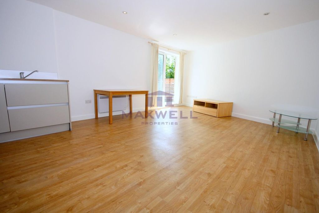 Property photo 2 of 12 1 Bed For Sale In Bow, E3, Maxwellproperties.Co.uk1 Bed For Sale In Bow, E3, Maxwellproperties.Co.uk