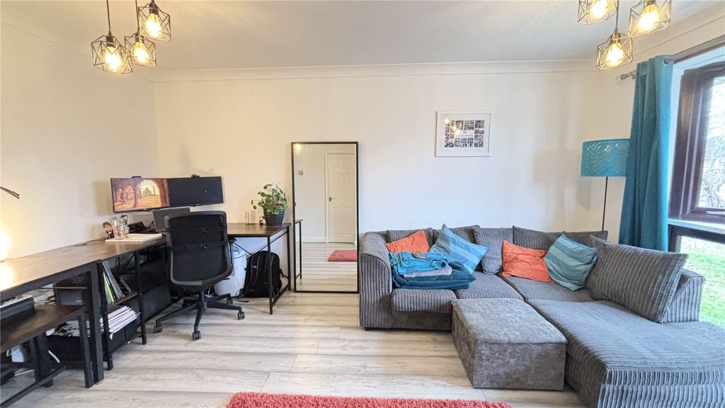 Property photo 2 of 9 Picture No. 10