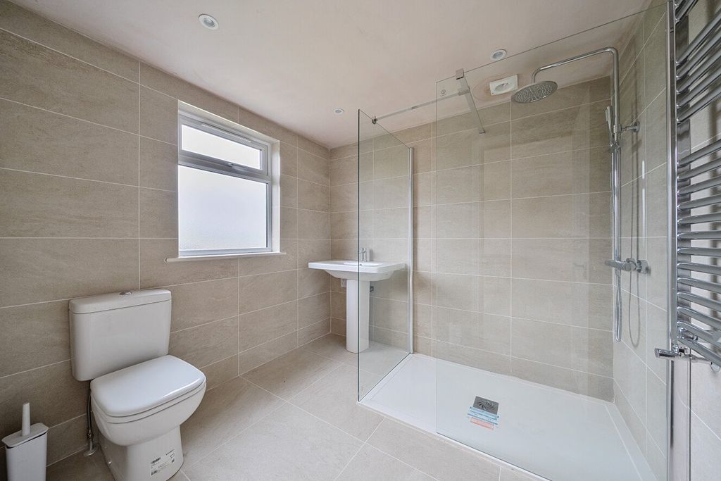 Property photo 3 of 16 Picture No. 11