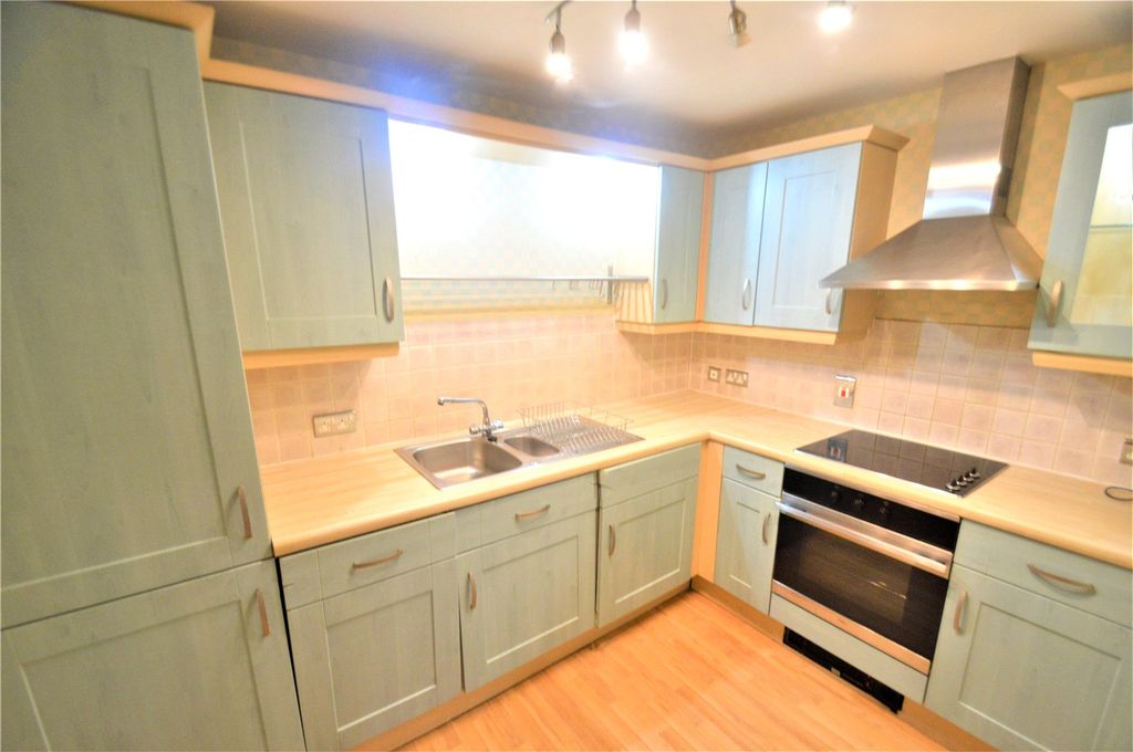 Property photo 2 of 12 Kitchen