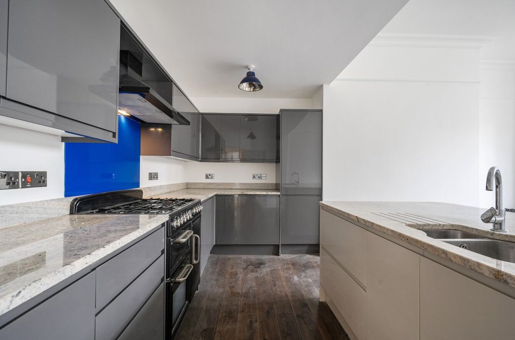 Property photo 3 of 11 Picture No. 27