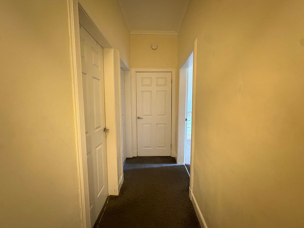 Property photo 3 of 9 Hallway