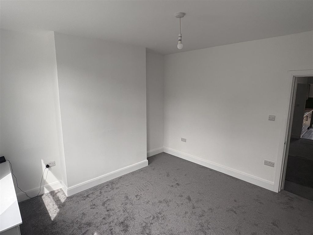 Property photo 1 of 9 Lounge