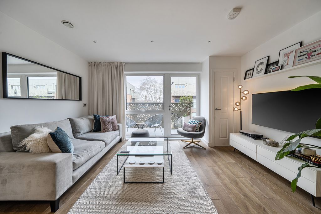 Property photo 2 of 20 1417808-12-699c5A...