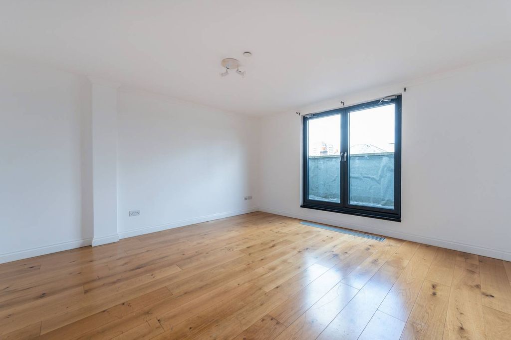Property photo 2 of 8