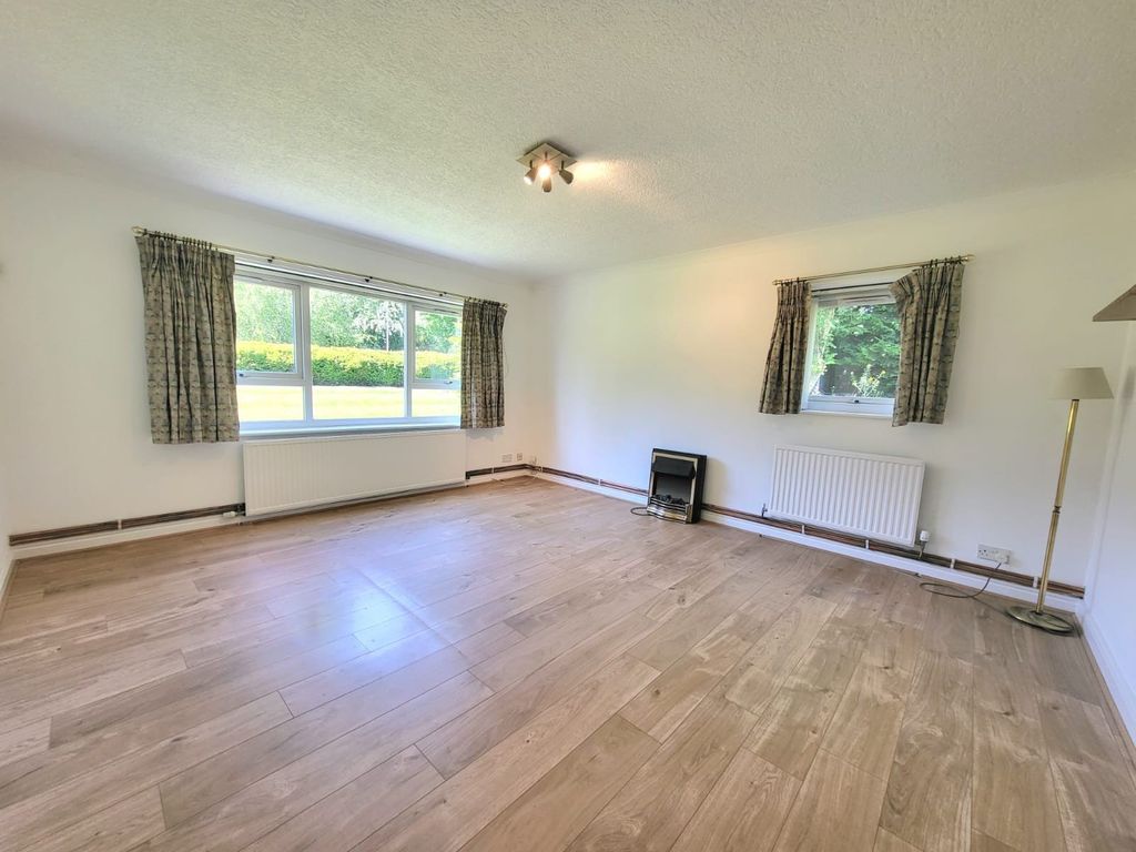 Property photo 2 of 12 Lounge