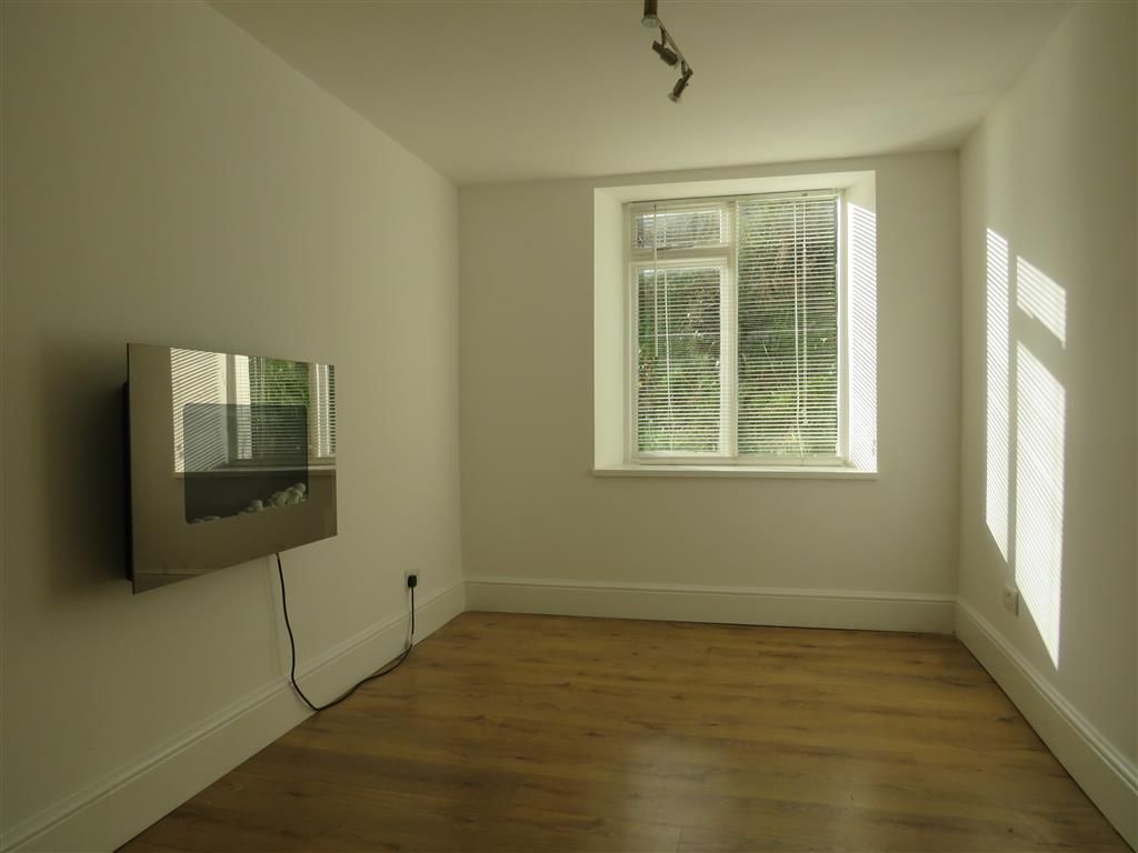 Property photo 3 of 11 Dining Room